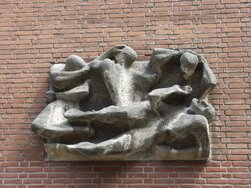 Vier worstelende figuren